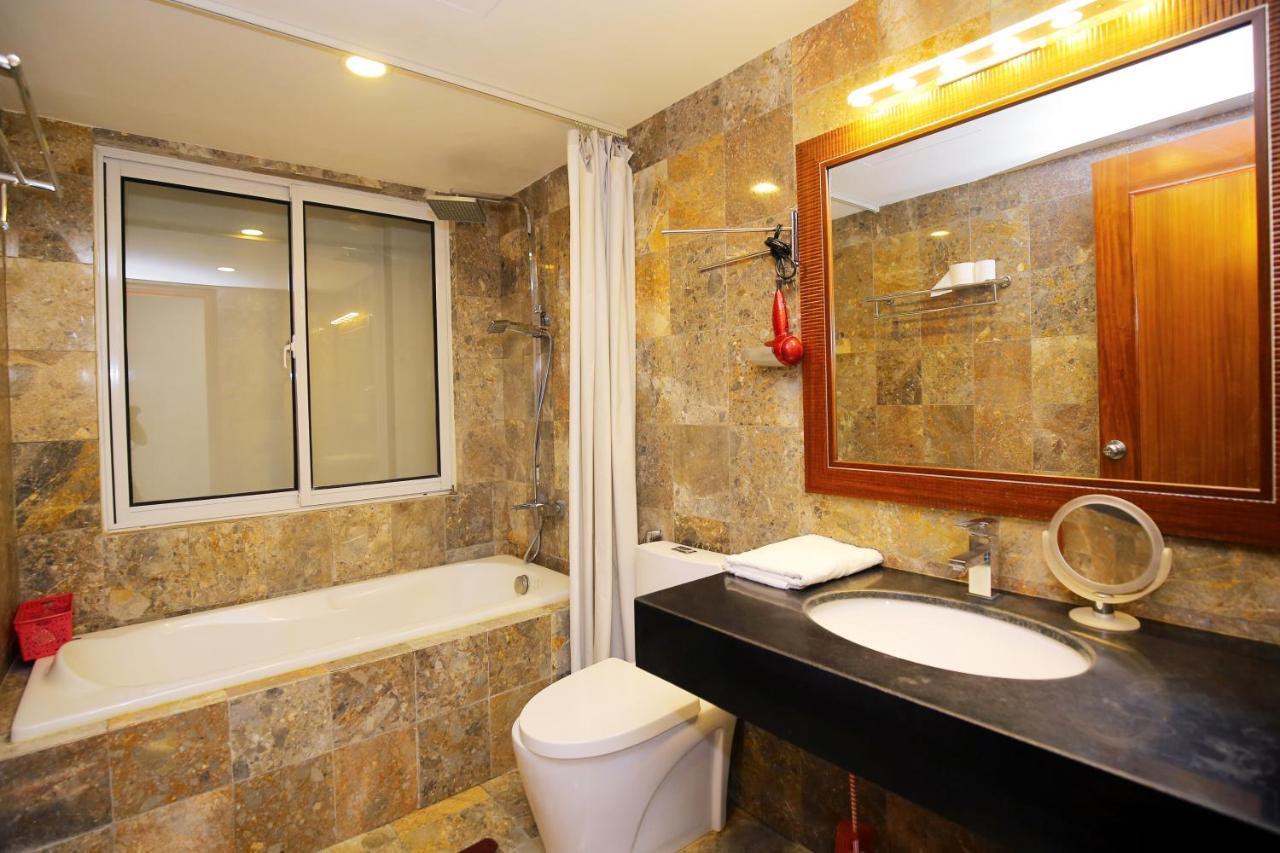 Investland In Truc Bach & Serviced Apartment Ханой Екстер'єр фото
